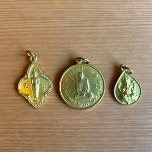Bundle of 3 vintage charms
